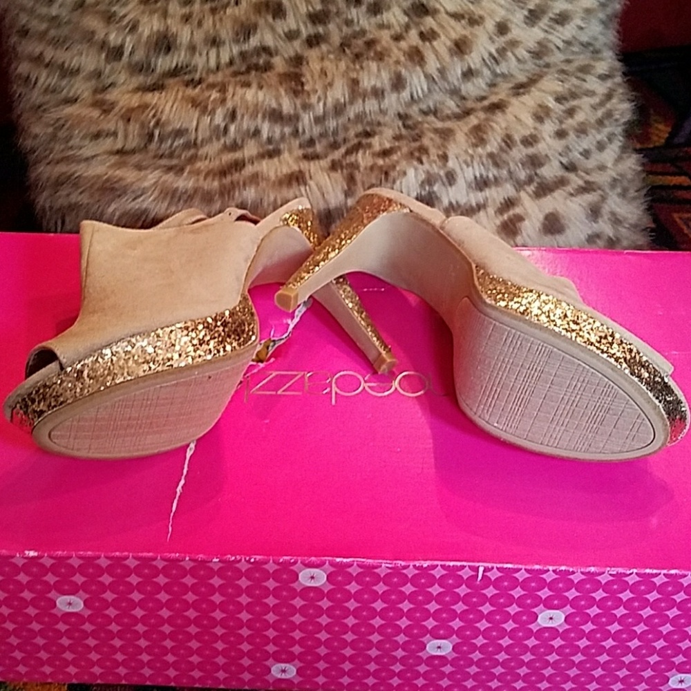 Rampage ultra suede tan heels with gold glitter - Picture 3 of 4